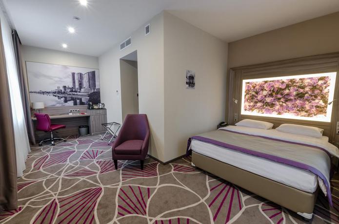 Imagen de la habitación del Hotel Tenet. Foto 4