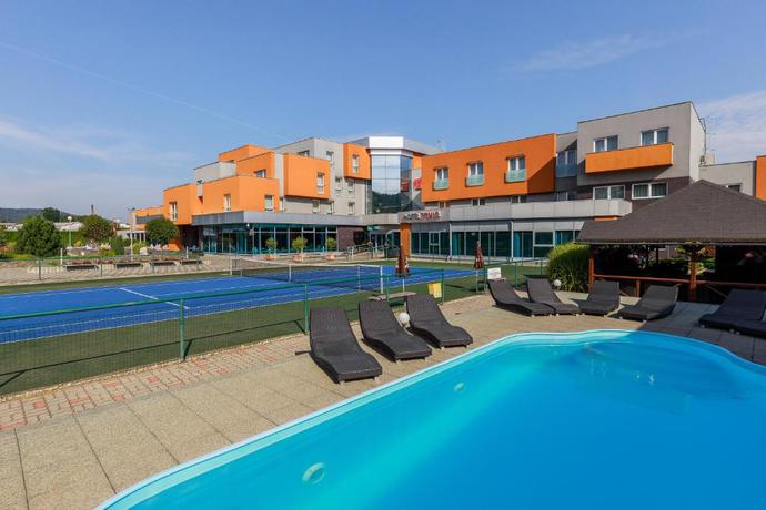 Imagen de la piscina del Hotel Tenis. Foto 8