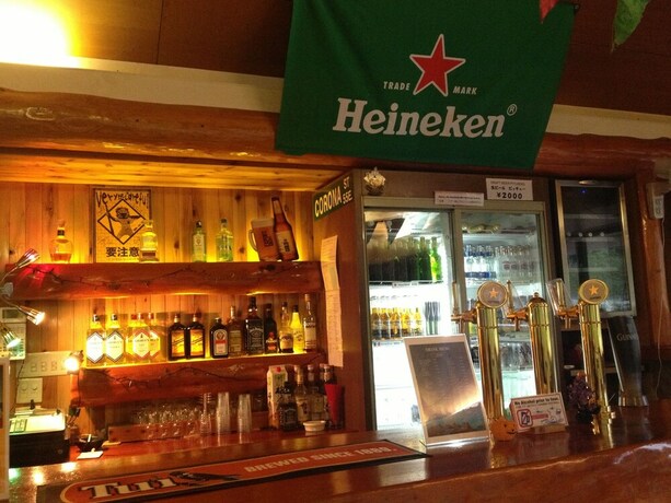 Imagen del bar/restaurante del Hotel Tenjin Lodge. Foto 7