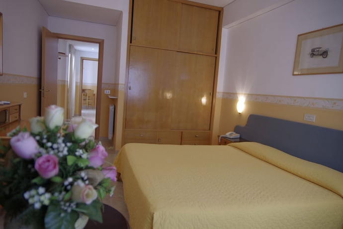 Imagen de la habitación del Hotel Tennis. Foto 8