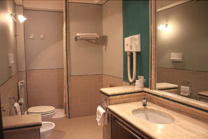 Imagen de la habitación del Hotel Tennis. Foto 13