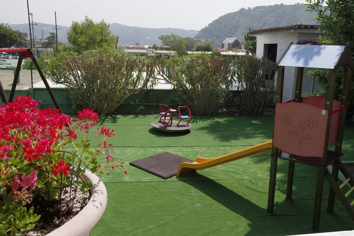 Imagen de los exteriores del Hotel Tennis. Foto 14