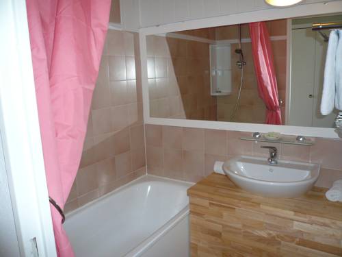 Imagen de la habitación del Hotel Tennis International. Foto 4