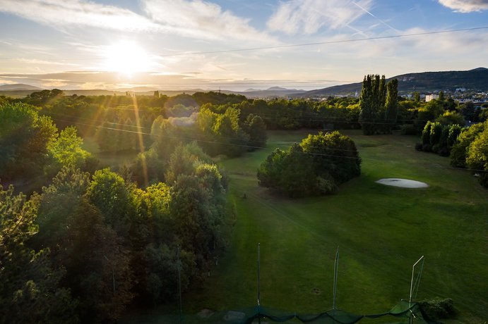 Imagen general del Hotel Tennis and Golf H&ouml;llrigl. Foto 1