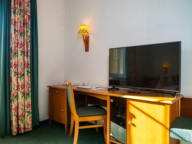 Imagen de la habitación del Hotel Tennis and Golf H&ouml;llrigl. Foto 4