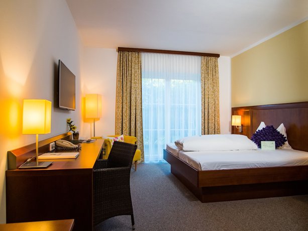 Imagen de la habitación del Hotel Tennis and Golf H&ouml;llrigl. Foto 6