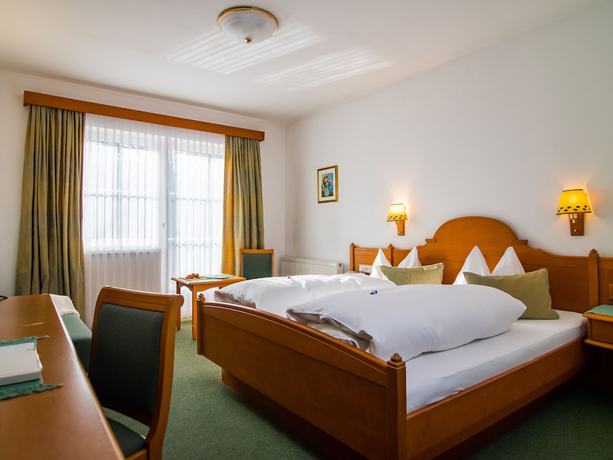 Imagen de la habitación del Hotel Tennis and Golf H&ouml;llrigl. Foto 8