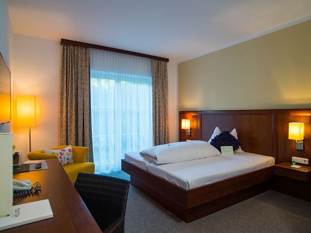 Imagen de la habitación del Hotel Tennis and Golf H&ouml;llrigl. Foto 11