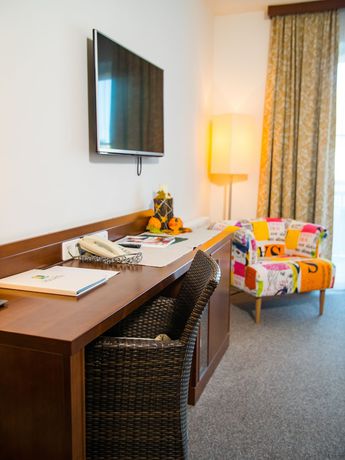 Imagen de la habitación del Hotel Tennis and Golf H&ouml;llrigl. Foto 12