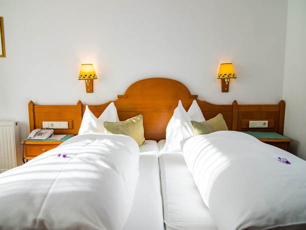 Imagen de la habitación del Hotel Tennis and Golf H&ouml;llrigl. Foto 14