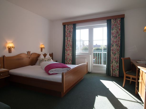 Imagen de la habitación del Hotel Tennis and Golf H&ouml;llrigl. Foto 16