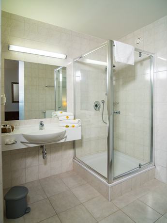 Imagen de la habitación del Hotel Tennis and Golf H&ouml;llrigl. Foto 18