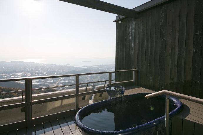 Imagen de la piscina del Hotel Tennomaru. Foto 11