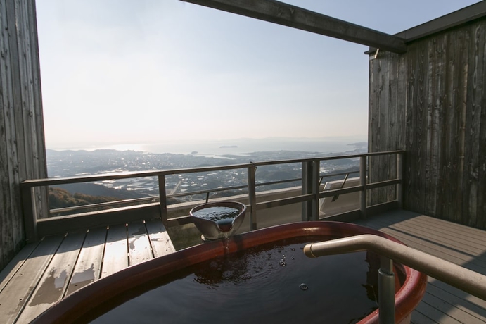 Imagen de la piscina del Hotel Tennomaru. Foto 13