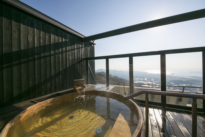 Imagen de la piscina del Hotel Tennomaru. Foto 15