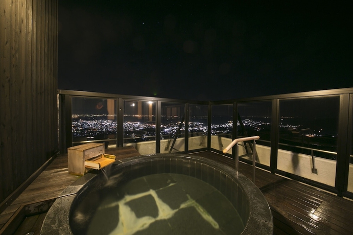 Imagen de la piscina del Hotel Tennomaru. Foto 16