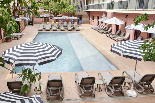 Imagen de la piscina del Hotel Tent Lloret De Mar. Foto 14