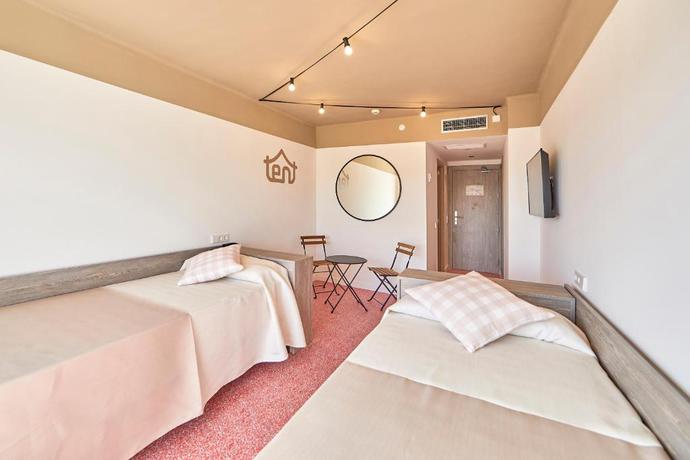 Imagen de la habitación del Hotel Tent Playa De Palma. Foto 5