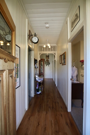 Imagen de los interiores del Hotel Tenterfield Cottage Holiday House. Foto 17