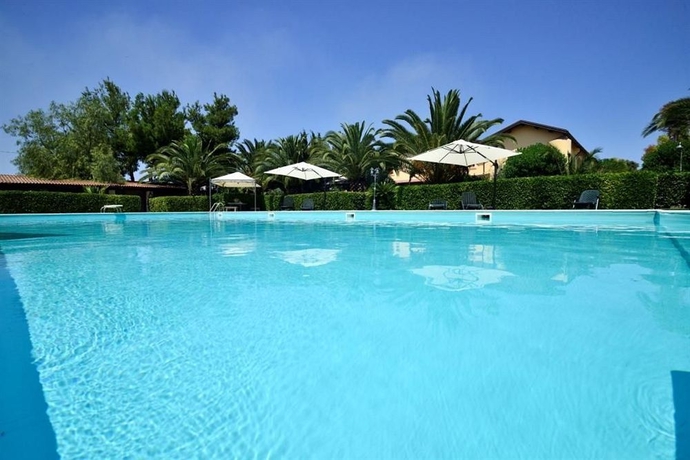 Imagen de la piscina del Hotel Tenuta San Francesco. Foto 16