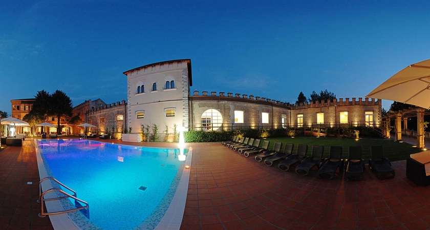 Imagen de la piscina del Hotel Tenuta Torre Gaia. Foto 16