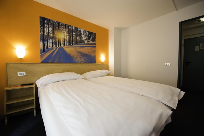 Imagen de la habitación del Hotel Teola. Foto 11
