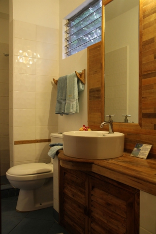 Imagen de la habitación del Hotel Tepanee Beach Resort. Foto 7