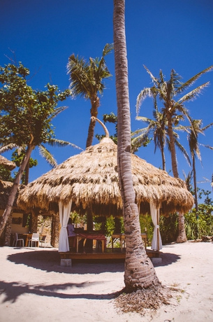 Imagen de la piscina del Hotel Tepanee Beach Resort. Foto 16