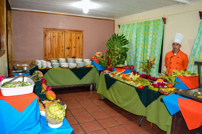 Imagen del bar/restaurante del Hotel Termales Del Bosque and Hot Springs. Foto 5