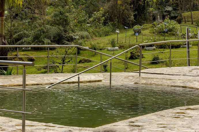 Imagen de la piscina del Hotel Termales San Vicente. Foto 20