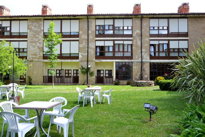 Imagen de los exteriores del Hotel Termas de Lierganes. Foto 12