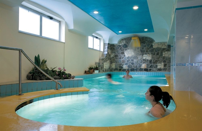 Imagen de la piscina del Hotel Terme Alexander. Foto 12