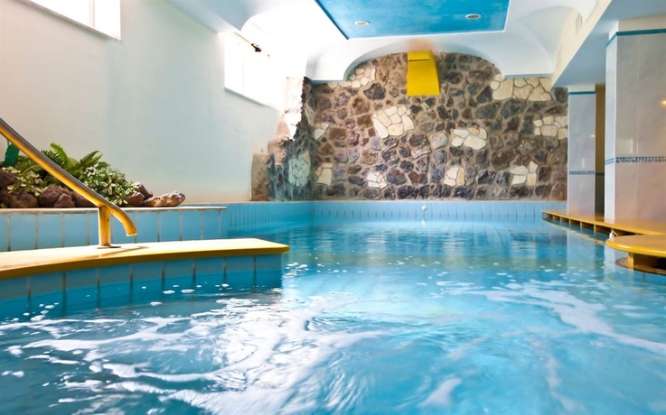 Imagen de la piscina del Hotel Terme Alexander. Foto 15