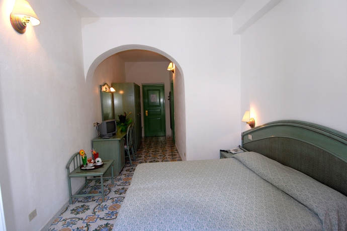 Imagen de la habitación del Hotel Terme Colella. Foto 9