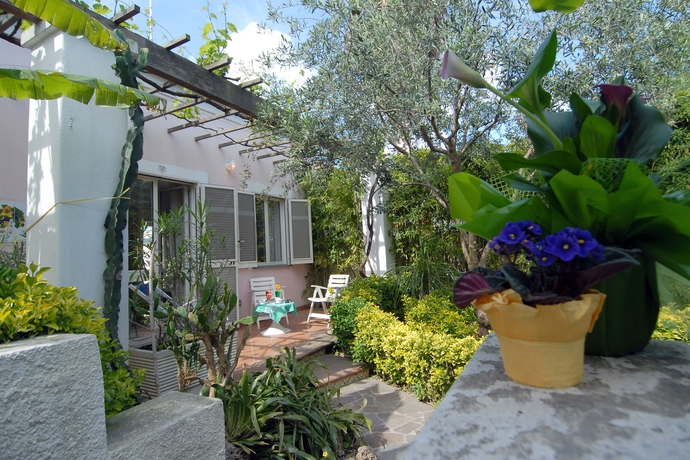 Imagen de los exteriores del Hotel Terme Colella. Foto 10