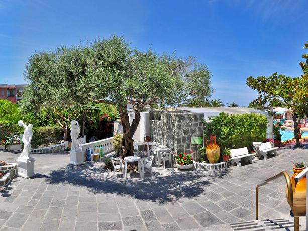 Imagen de los exteriores del Hotel Terme Galidon. Foto 4