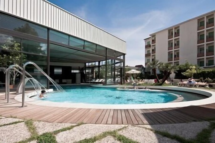 Imagen de la piscina del Hotel Terme Igea Suisse. Foto 12