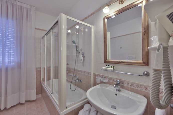 Imagen de la habitación del Hotel Terme Imperial. Foto 10