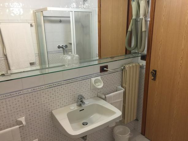 Imagen de la habitación del Hotel Terme Marconi. Foto 4