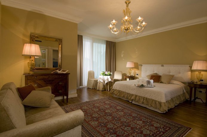 Imagen de la habitación del Hotel Terme Neroniane. Foto 2