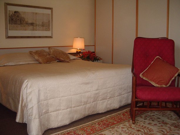 Imagen de la habitación del Hotel Terme Neroniane. Foto 11
