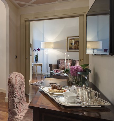 Imagen de la habitación del Hotel Terme Neroniane. Foto 12
