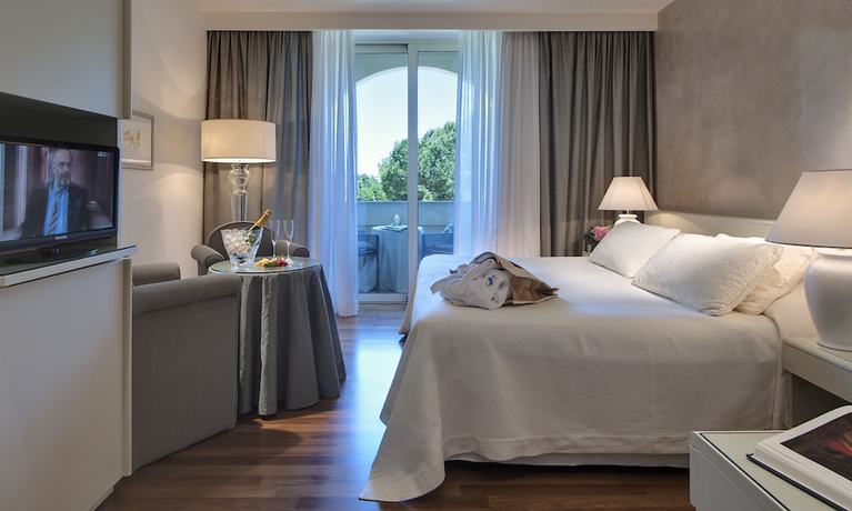 Imagen de la habitación del Hotel Terme Neroniane. Foto 15