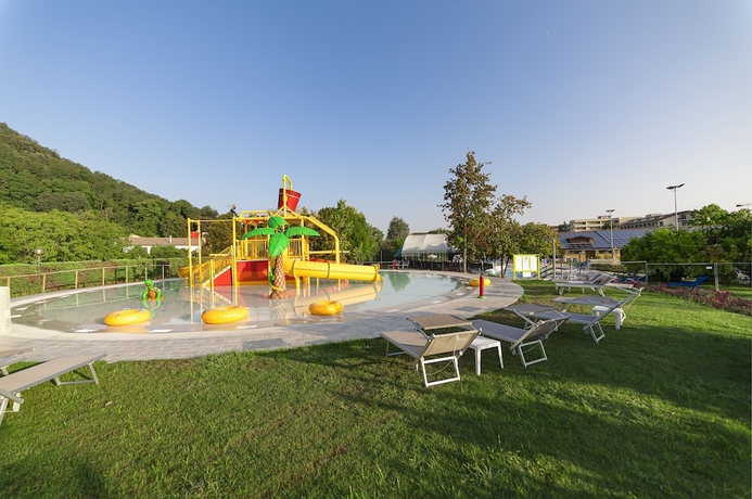 Imagen de la piscina del Hotel Terme Petrarca. Foto 16