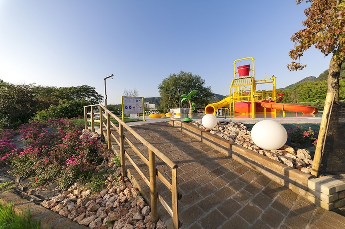 Imagen de la piscina del Hotel Terme Petrarca. Foto 19