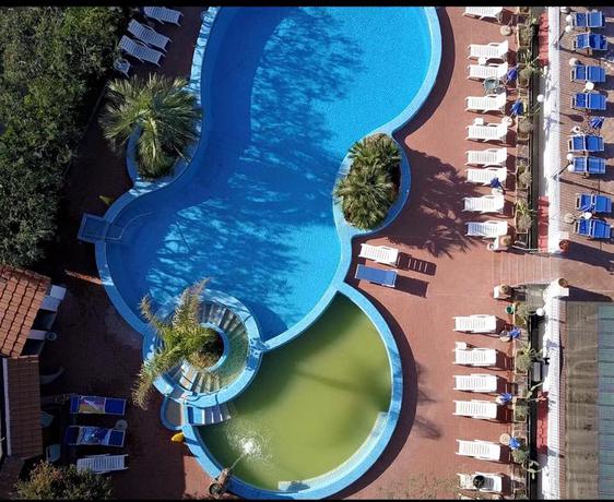 Imagen de la piscina del Hotel Terme Providence, Cuotto. Foto 15