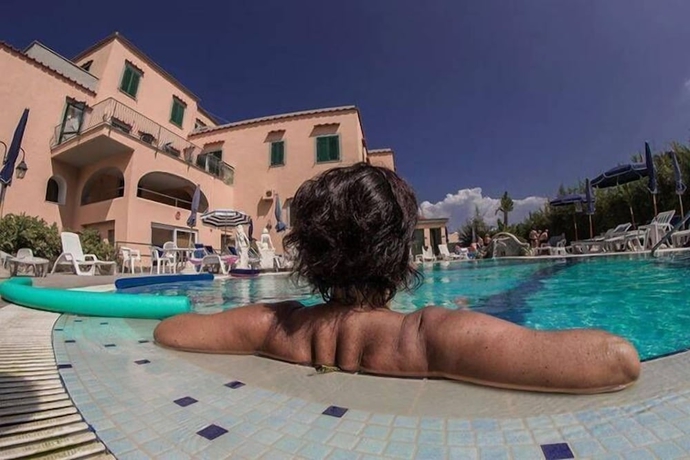 Imagen de la piscina del Hotel Terme Rosaleo. Foto 19
