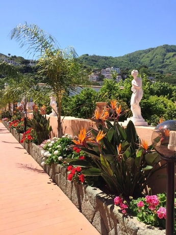 Imagen de los exteriores del Hotel Terme Rosaleo. Foto 11