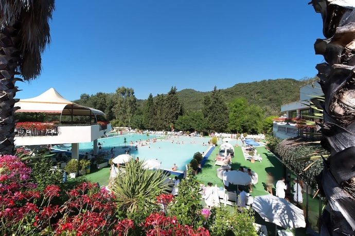 Imagen de la piscina del Hotel Terme Rosapepe. Foto 11