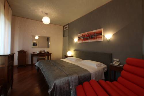 Imagen de la habitación del Hotel Terme Salvarola. Foto 10